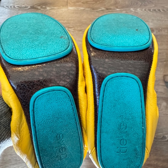 Tieks - Yellow / Size 7 / NO box or flower - Picture 2 of 3